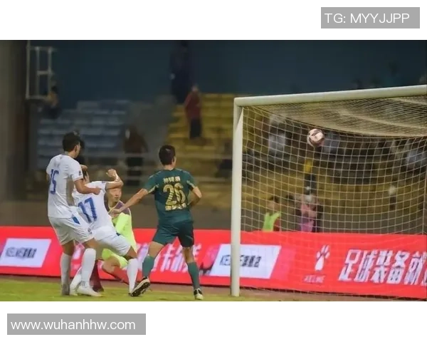 小孩怒骂足球赛场上的不公与争议引发的思考与讨论